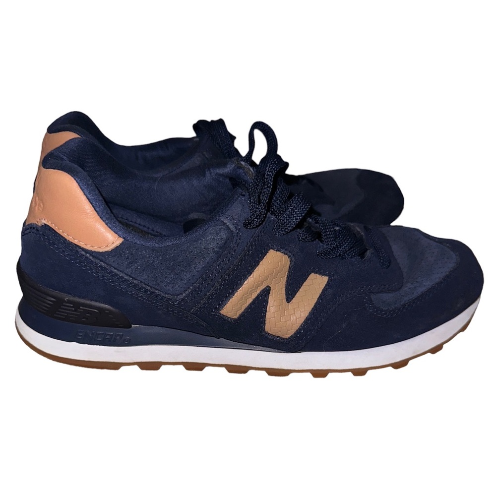 New Balance Men’s 574. Navy Blue suede with tan leather accents. Size 10.